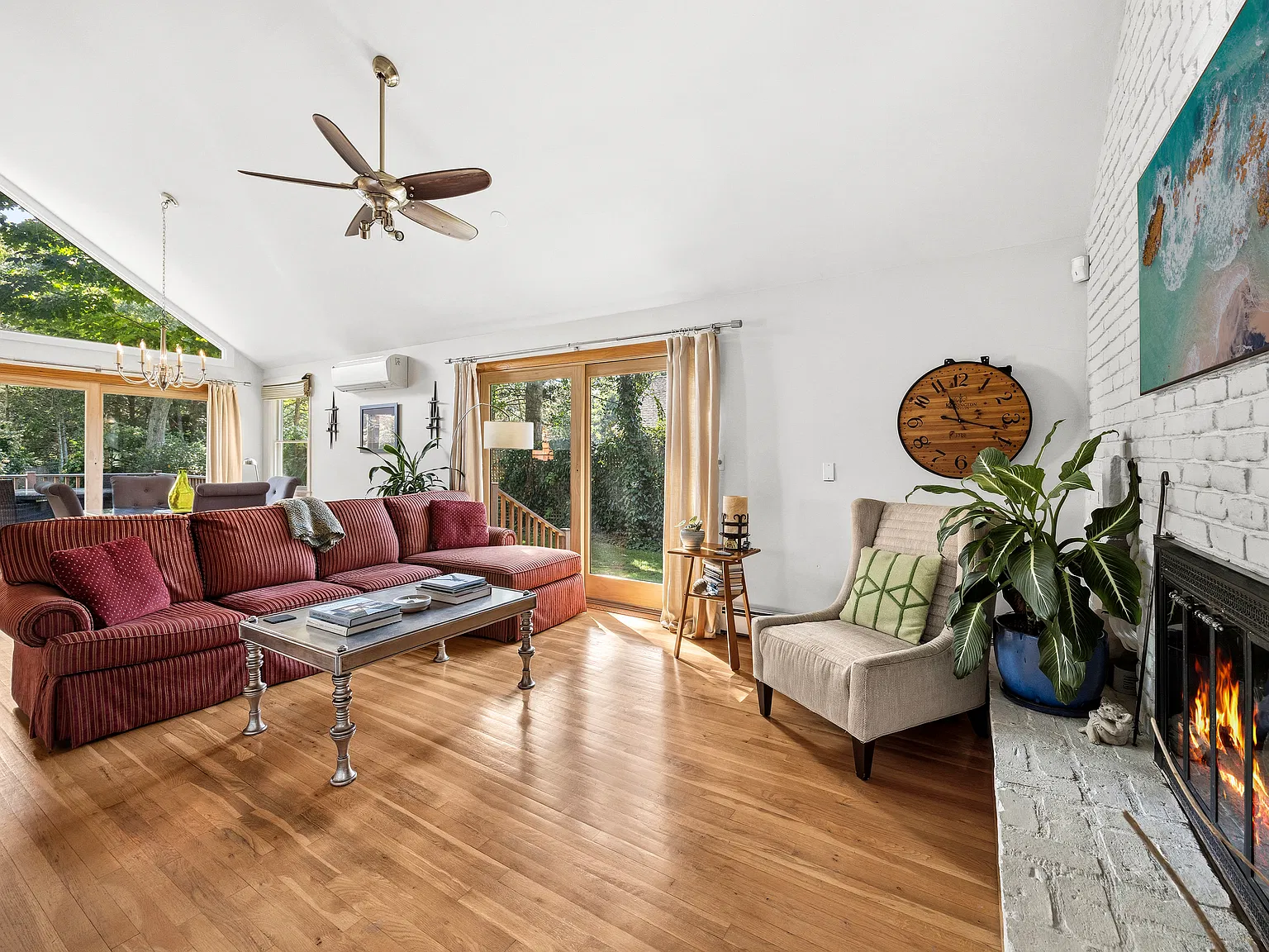 Charming 3-Bedroom East Hampton Escape — Photo 3