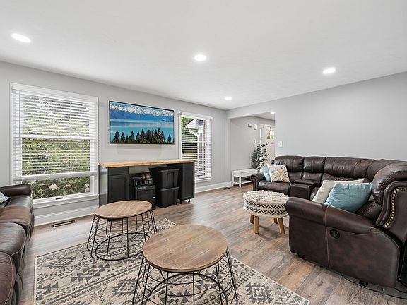 5th image of 4019 Mayflower Ct