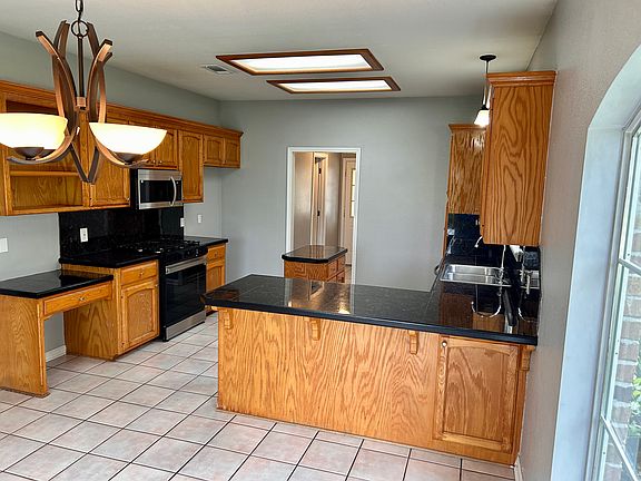 4th image of 37399 Parkwood Ave