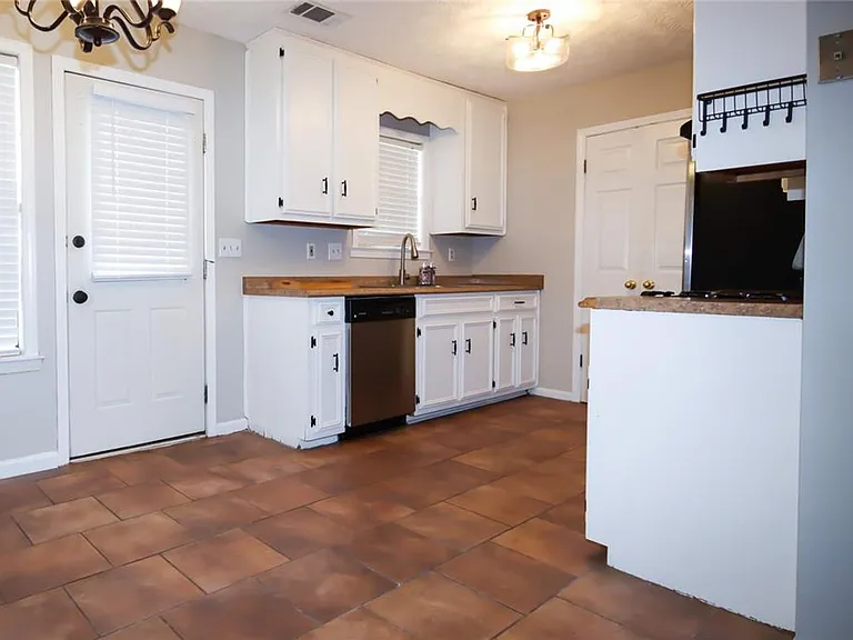 113 Kentucky Oaks — Photo 4
