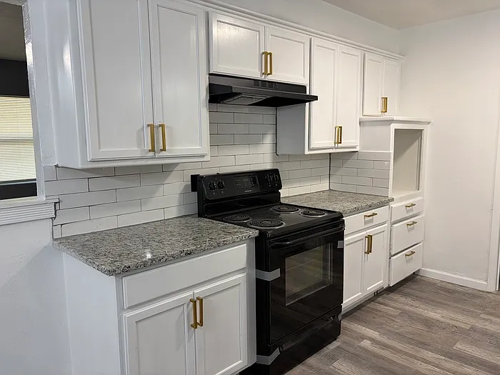 5924 N College St — Photo 1