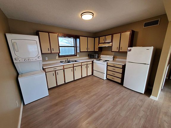 4th image of 2304 Fasske St #8