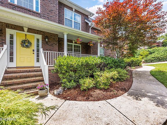 3rd image of 1525 Dogwood Cove Ln