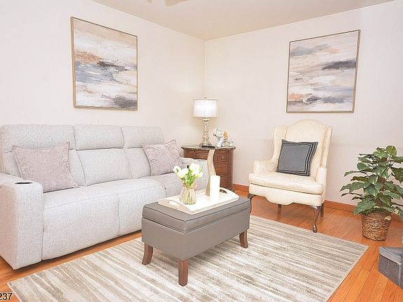 4th image of 2463 Dorchester Rd