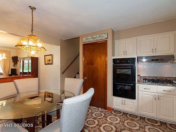 3rd image of 6809 Bentley Ave