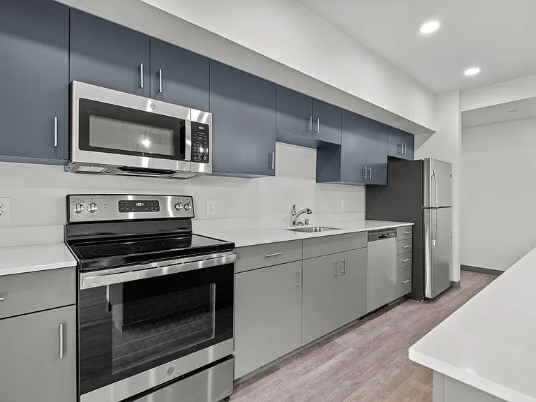 Ironside Apartments — Photo 11