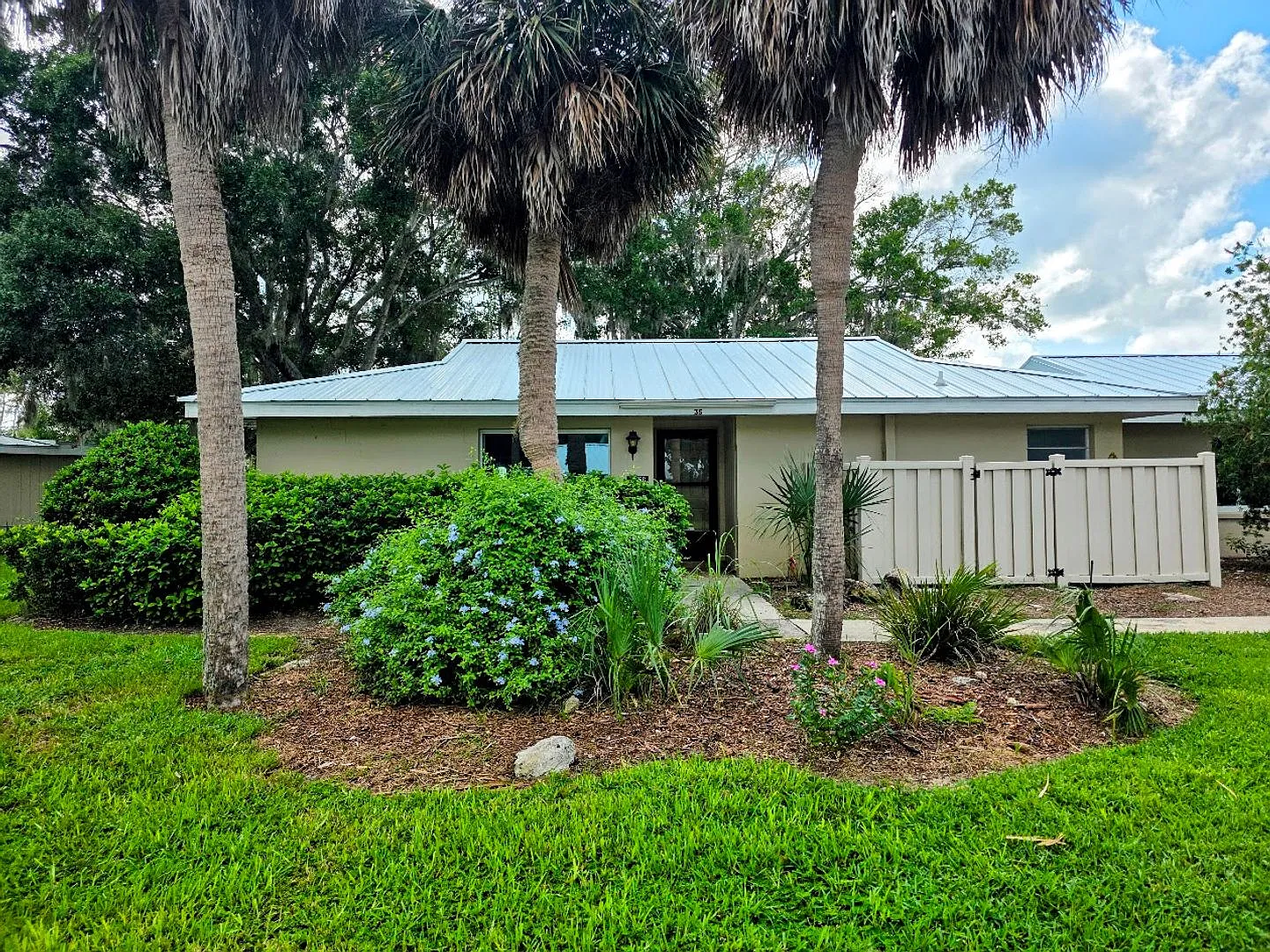 Waterfront Condo with a dock! — Photo 3