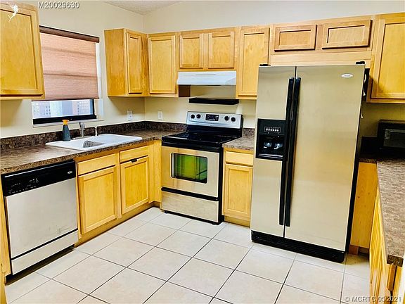 5th image of 3071 SE Aster Ln APT 205