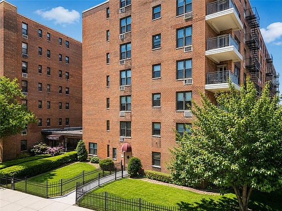 2nd image of 100 Colfax Ave APT 6G