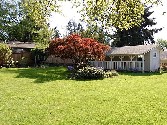 4th image of 2407 NE 100th St