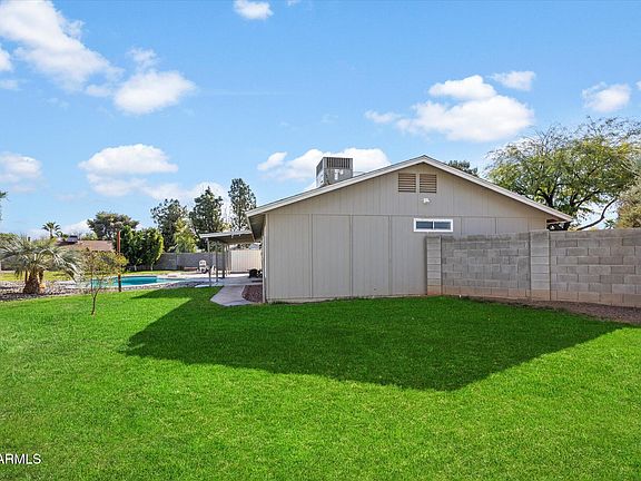 5th image of 527 N VALENCIA Place