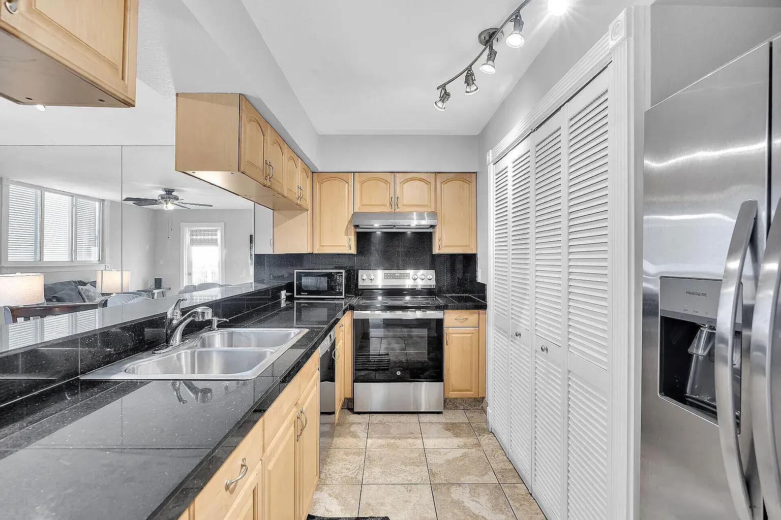 3 bed, 1069 sqft, $1,500 — Photo 3