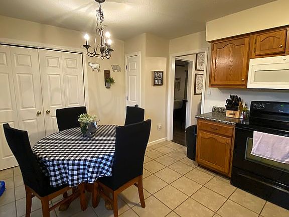 4th image of 113 Country Meadow Dr