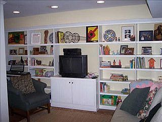 2nd image of 3896 Parkcrest Dr NE