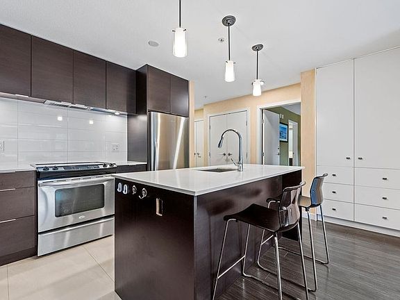 4th image of 1679 Lloyd Ave #312