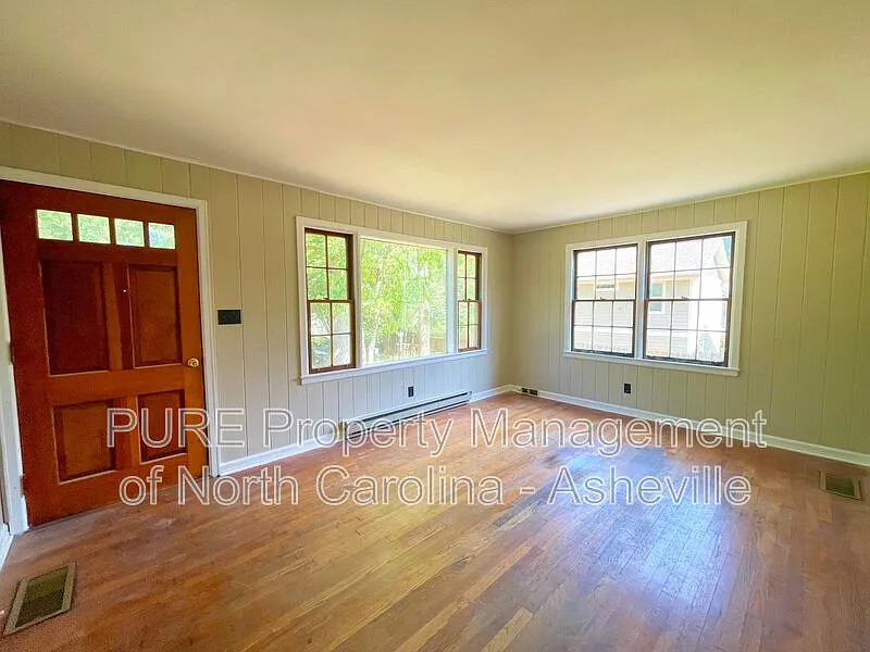 2 bed, 1.0 bath, $1,495 — Photo 2