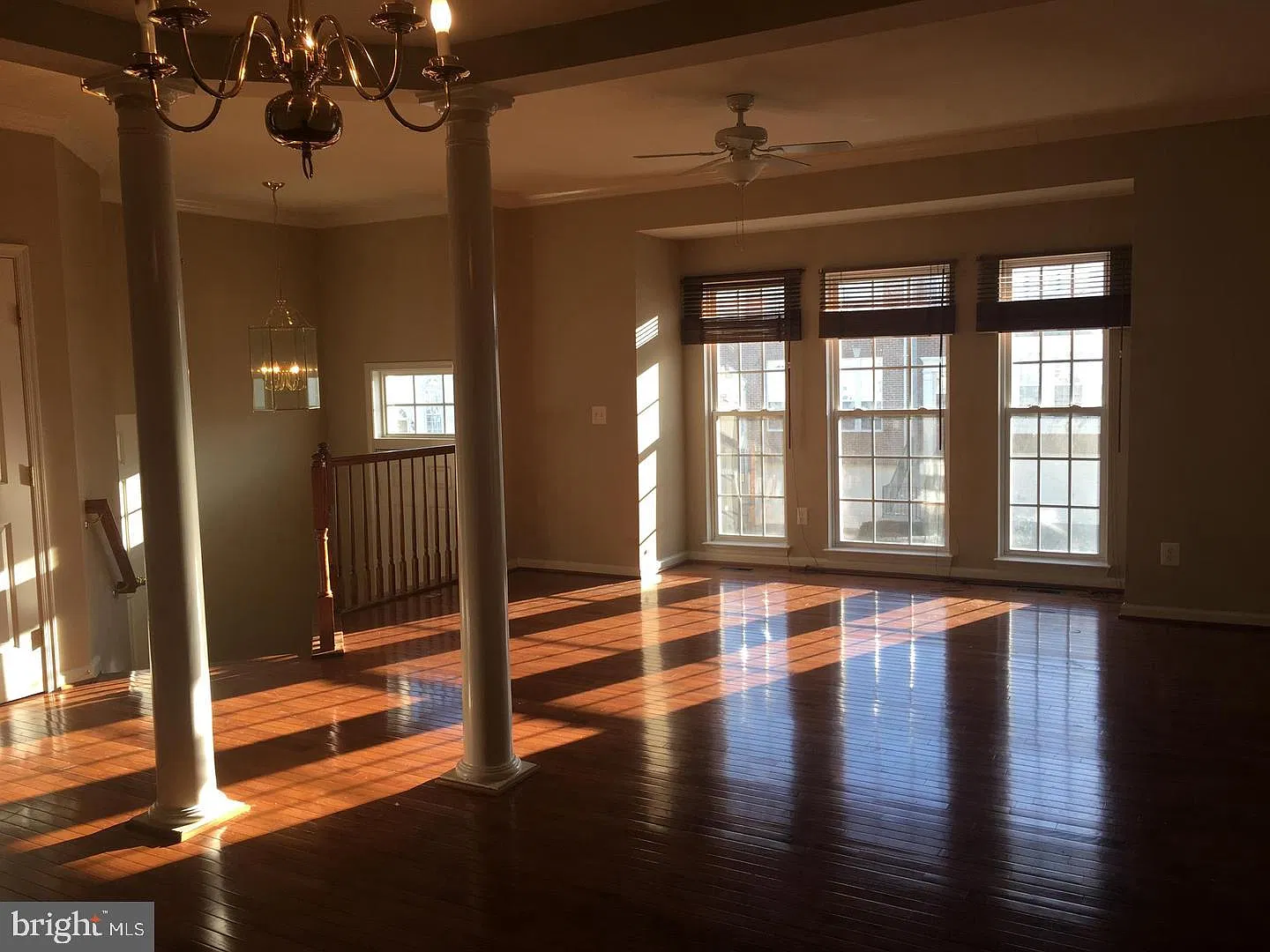 3 bed, 3.5 bath, 2590 sqft, $2,975 — Photo 2