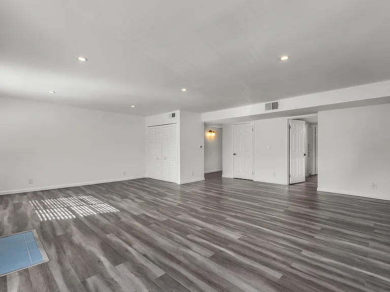 1946 Selby Apartments — Photo 24