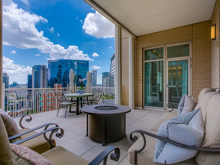 2555 N Pearl St #1402 — Photo 31