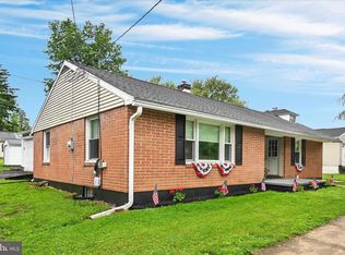 106 E 2nd Ave, Lititz, PA 17543