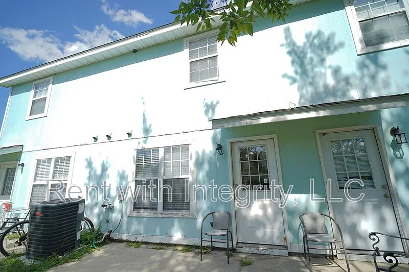 3 bed, 3.0 bath, 1336 sqft, $1,425 — Photo 3