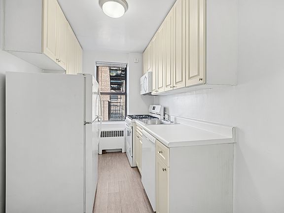 2nd image of 20-23 Seagirt Blvd #5E