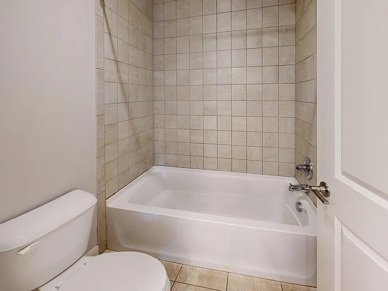 Grant-Commons-2-Bed-Flat-Bathroom Grant-Commons-2-Bed-Flat-Bathroom