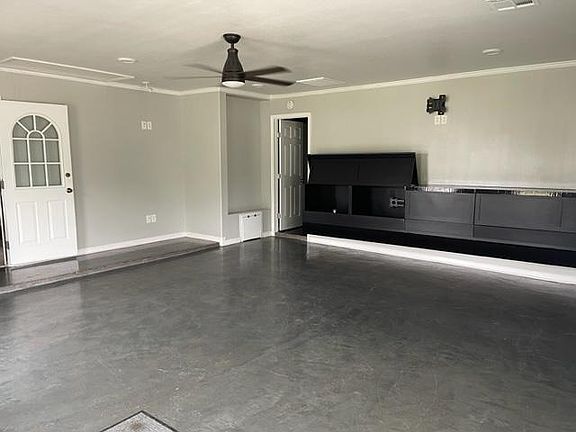 3rd image of 1402 Waterford Dr