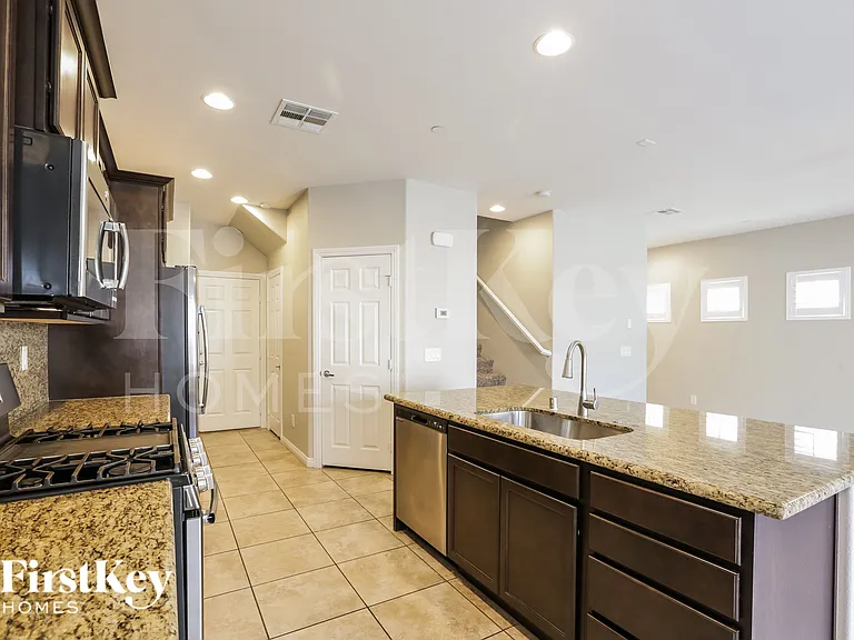 1134 Aubrey Springs Ave — Photo 7
