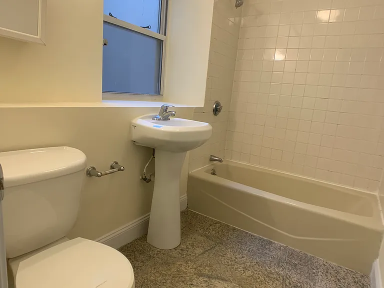 80 Gordon Street — Photo 17