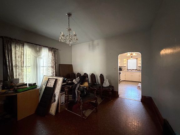 5th image of 2501 Leech Ave
