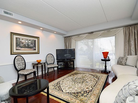 4th image of 190 N Milwaukee Ave APT 203