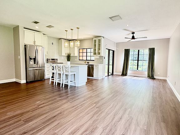 4th image of 1050 Blackwater Dr #1