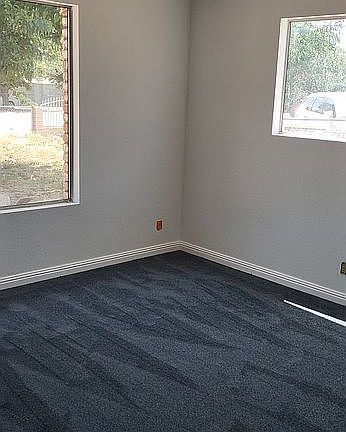 3rd image of 10814 Lincoln Ave