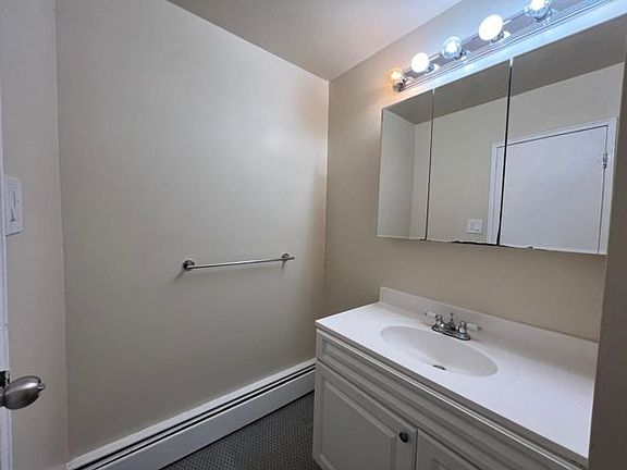 4th image of 3724 Brookside St #2
