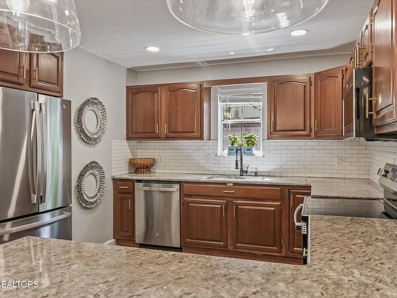 5th image of 1401 Audena Ln
