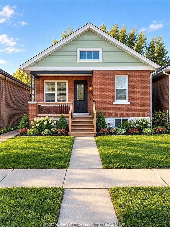 3 bed, $2,200 — Photo 1