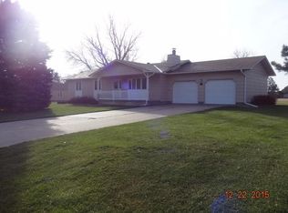 5365 W Idlewilde Dr, Hastings, NE 68901