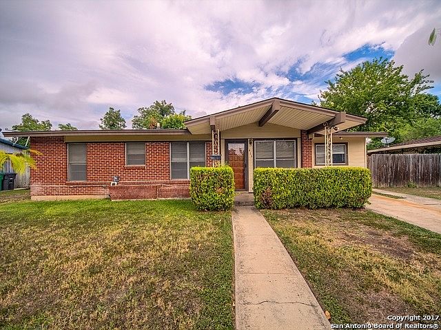 1st image of 415 Erskine Pl