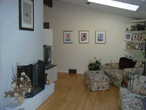 3rd image of 231 Everest Dr