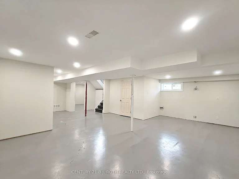 698 Burton Dr — Photo 14