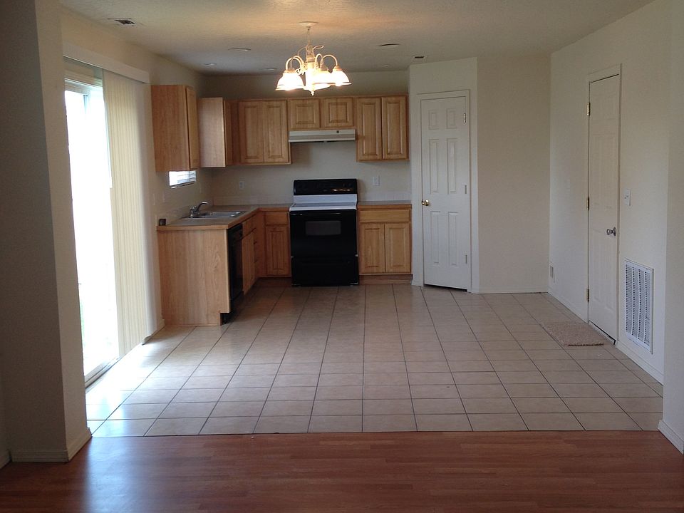 2nd image of 3105 Woodbridge St