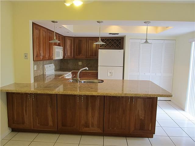 1st image of 1400 Oxford Lane #13A