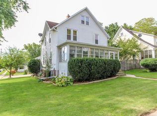 14 Edgewood St, Fort Atkinson, WI 53538