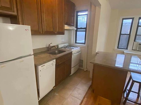 2nd image of 127 W 96th St APT 13E