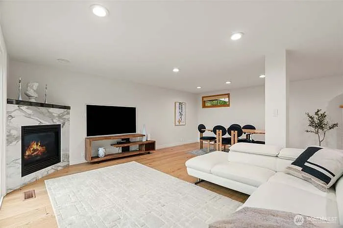 3 bed, 2280 sqft, $5,500 — Photo 3