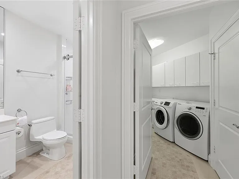 411 6th St S #202 — Photo 30
