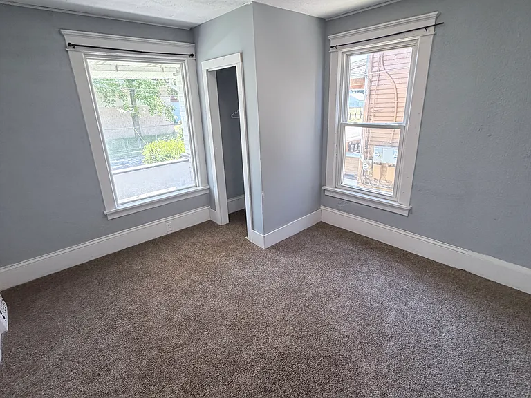 947 High Ave NW — Photo 2