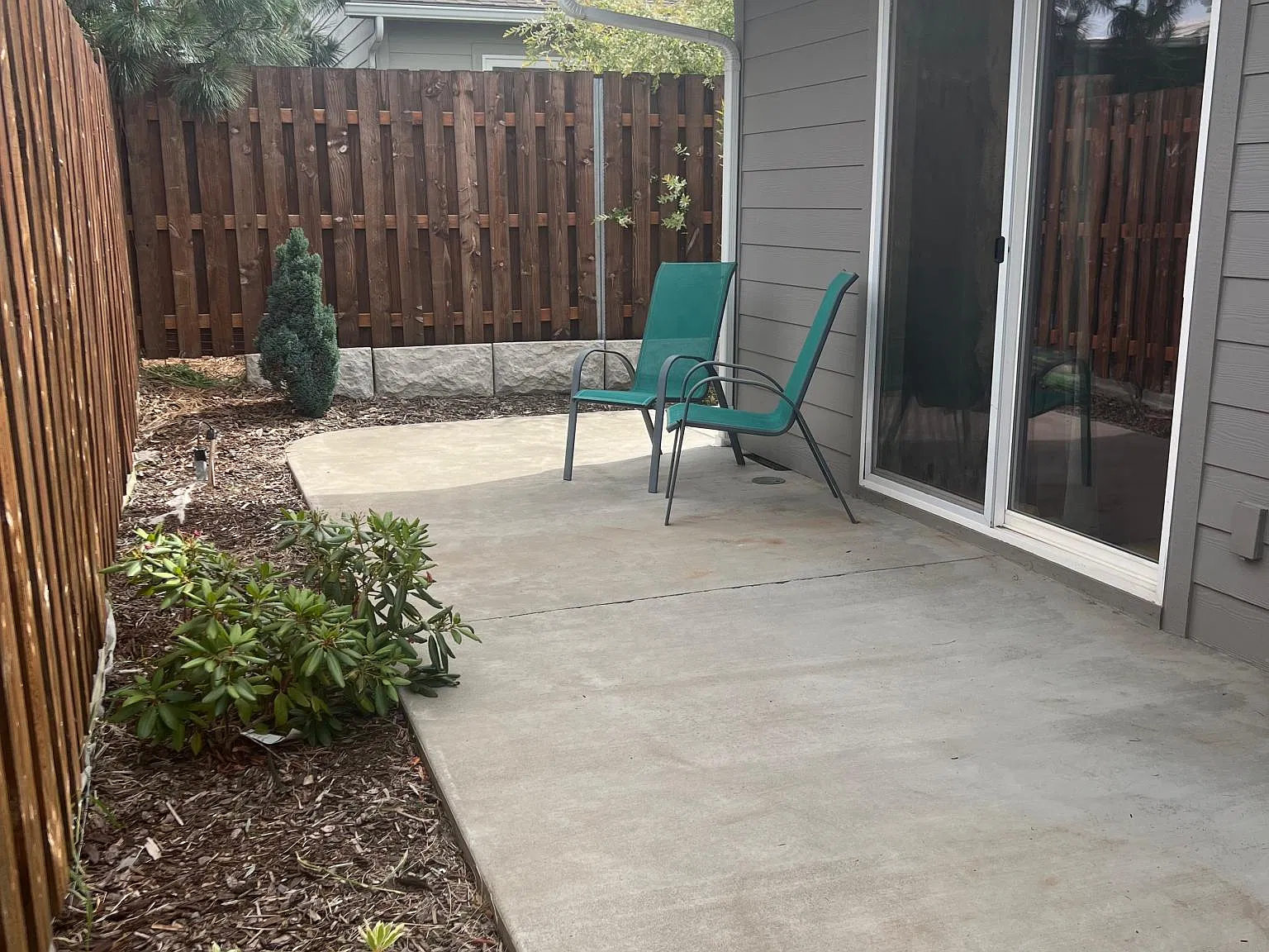 810 S Golden Ave — Photo 2