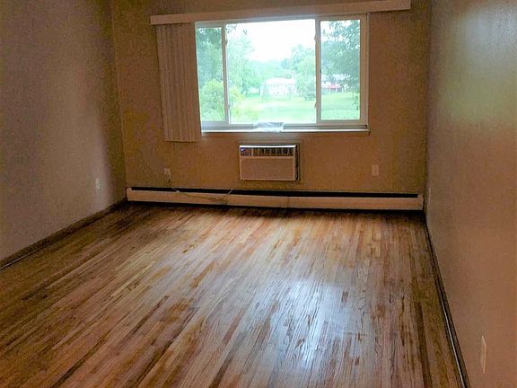 2nd image of 1871 7th St E APT 3